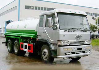 解放后八輪雙橋灑水車