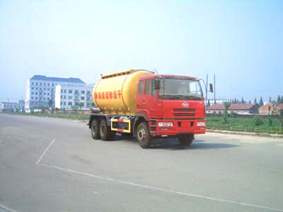 解放后八輪雙橋干混砂漿運(yùn)輸車(chē)